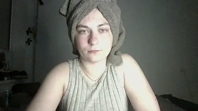 Snapshot of Twolatte1520 chatting on April 8, 2026, 8:43 pm Twolatte1520 online show from April 8, 2026, 8:43 pm