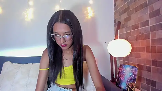 Snapshot of luna_valen chatting on February 6, 2026, 9:11 pm luna valen online show from February 6, 2026, 9:11 pm