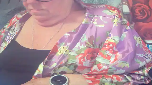 Playful MILF Demi online show from May 7, 2026, 9:18 pm