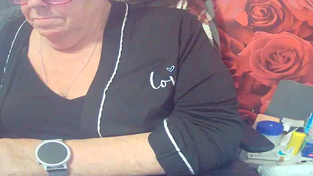 Playful MILF Demi online show from May 13, 2026, 9:11 pm