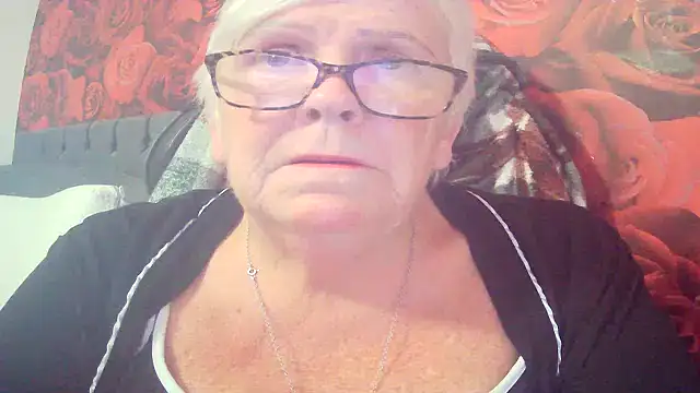 Playful MILF Demi online show from May 12, 2026, 9:59 am