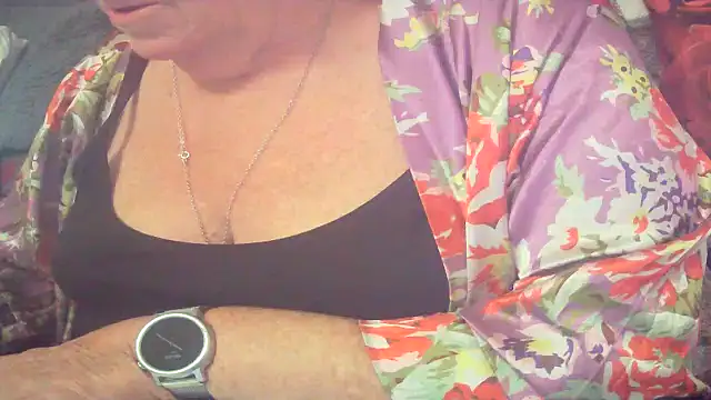Playful MILF Demi online show from May 8, 2026, 9:24 am