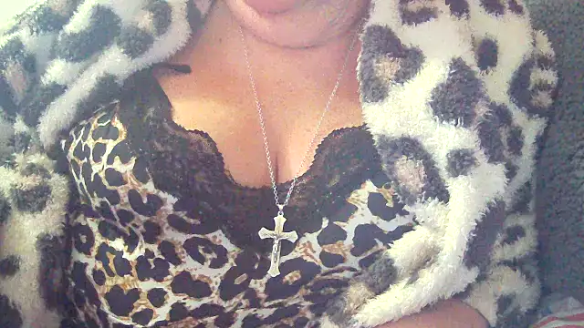 Playful MILF Demi online show from February 13, 2026, 11:05 pm