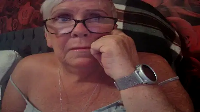 Playful MILF Demi online show from May 28, 2026, 6:47 pm