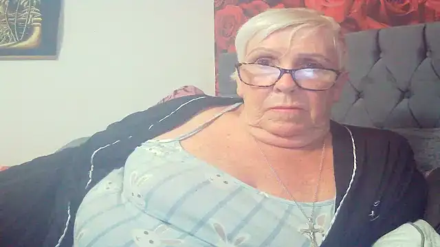 Playful MILF Demi online show from May 29, 2026, 9:43 pm