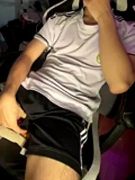 Snapshot of Wuza-H chatting on December 4, 2025, 8:52 pm Wuza-H online show from December 4, 2025, 8:52 pm