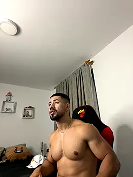 Ezzio Scolaro online show from November 4, 2025, 1:53 am