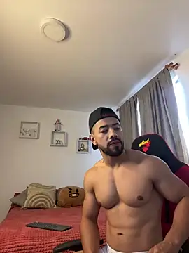 Ezzio Scolaro online show from November 13, 2025, 11:47 am