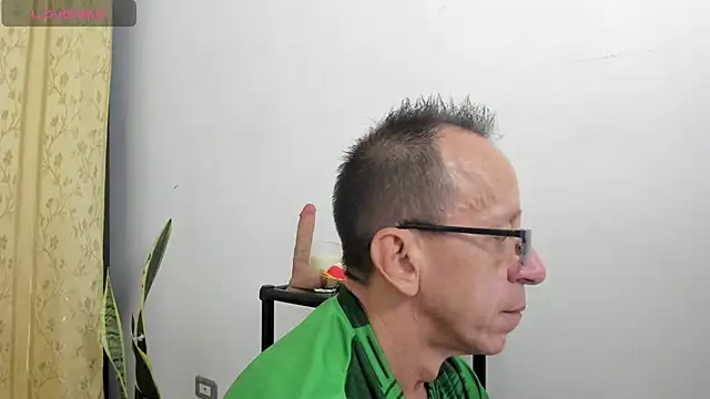  axelking  online show from May 25, 2026, 11:42 am