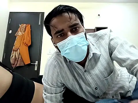 horny milf couple online show from October 13, 2025, 4:19 pm