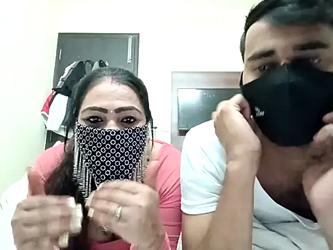 horny milf couple online show from November 29, 2025, 5:57 pm