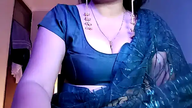 horny milf couple online show from May 28, 2026, 5:52 pm