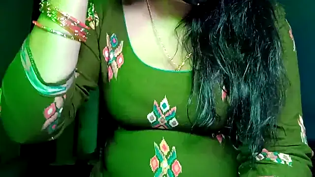 horny milf couple online show from May 9, 2026, 7:06 pm