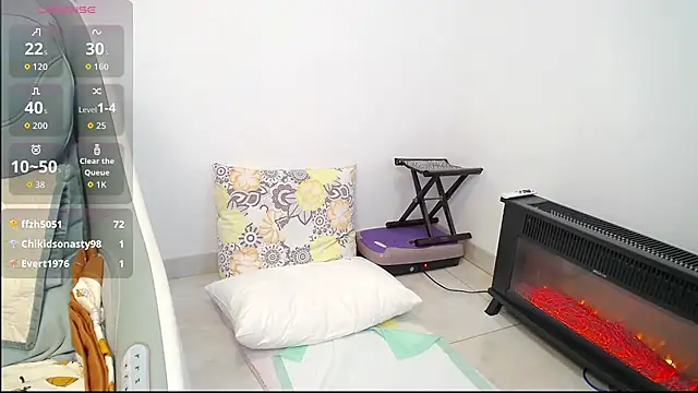 selinajuan online show from December 4, 2025, 1:59 am