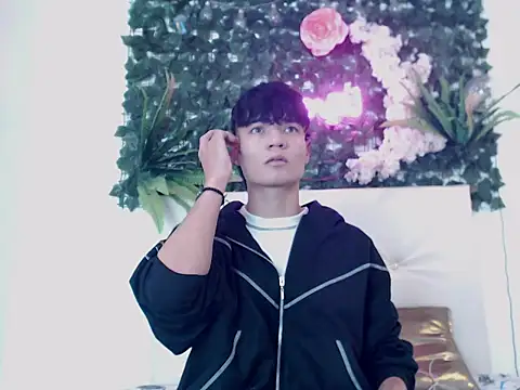 alex russo   online show from October 28, 2025, 11:25 pm