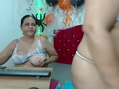 Snapshot of DannaLanegra2 chatting on October 26, 2025, 5:13 pm DannaLanegra2 online show from October 26, 2025, 5:13 pm