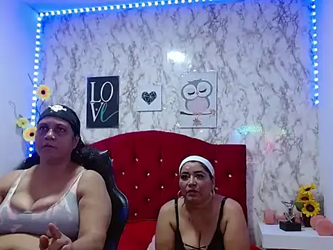 Snapshot of DannaLanegra2 chatting on November 5, 2025, 5:27 pm DannaLanegra2 online show from November 5, 2025, 5:27 pm