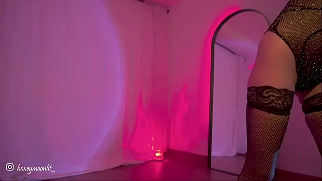 Snapshot of _issy chatting on October 12, 2025, 2:57 am issy online show from October 12, 2025, 2:57 am