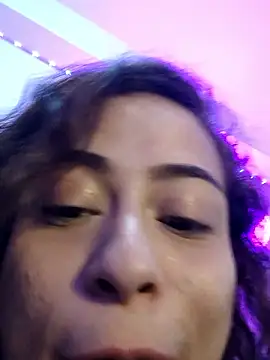 Snapshot of _issy chatting on January 18, 2026, 12:03 am issy online show from January 18, 2026, 12:03 am