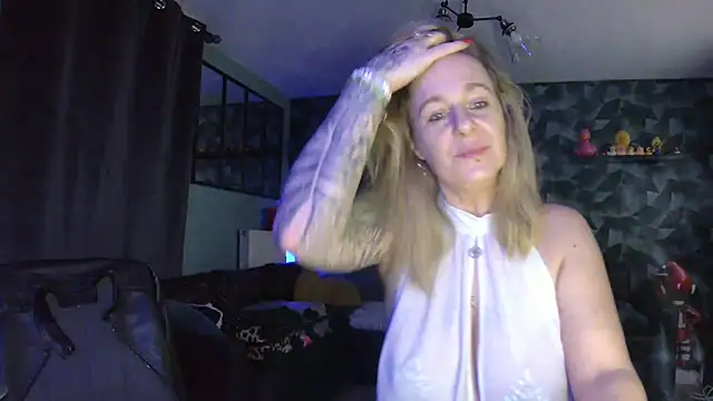 Snapshot of Delichieuse5 chatting on February 6, 2026, 9:11 pm Delichieuse5 online show from February 6, 2026, 9:11 pm