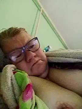 LusiyaGold5 online show from December 18, 2025, 6:51 am