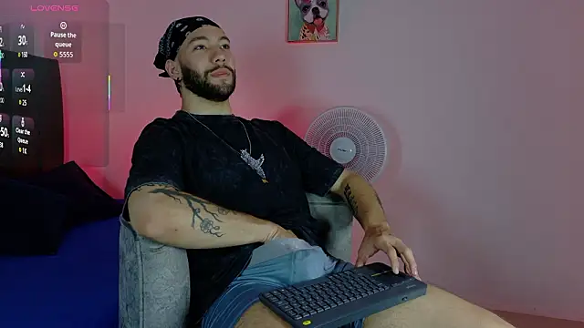 angel kyrozz online show from March 18, 2026, 7:04 pm