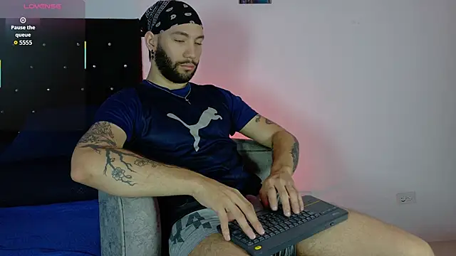 angel kyrozz online show from March 27, 2026, 6:42 pm