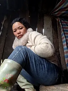 miomio-12 online show from February 8, 2026, 4:21 am