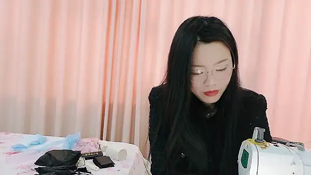 CCOO520 online show from October 31, 2025, 4:31 am