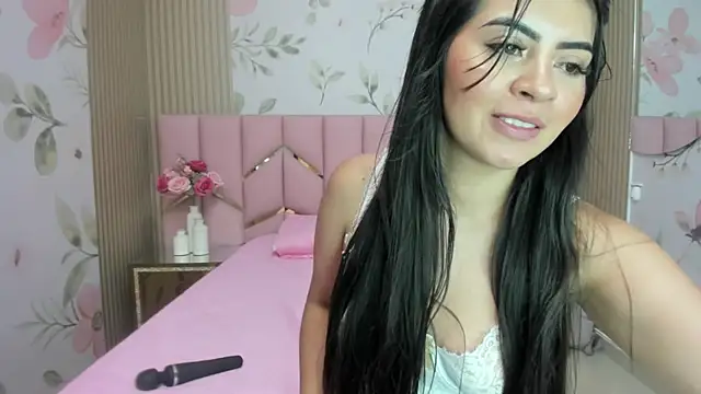 Laia 18 online show from November 11, 2025, 3:23 am