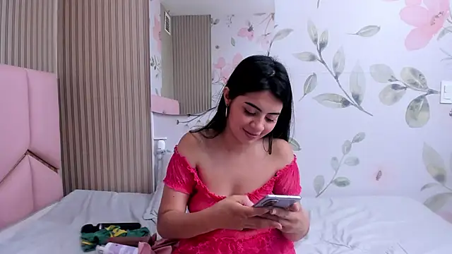 Laia 18 online show from November 29, 2025, 12:27 pm