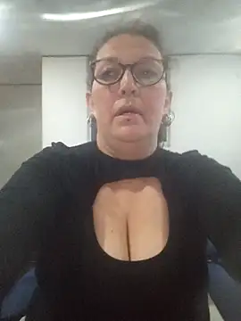 -saraqueen- online show from October 23, 2025, 3:21 pm