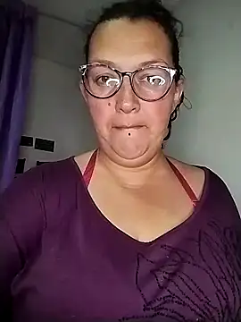 -saraqueen- online show from November 11, 2025, 5:13 am