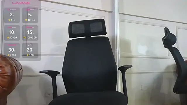 Snapshot of DereckWolf_ chatting on November 12, 2025, 11:25 am DereckWolf online show from November 12, 2025, 11:25 am