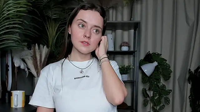 ThelmaJusto online show from October 20, 2025, 3:45 pm