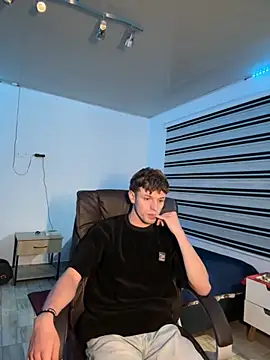 noah red online show from October 6, 2025, 3:29 am