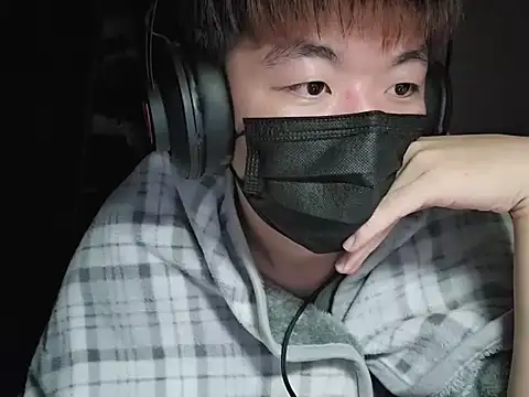 Snapshot of fox165 chatting on December 15, 2025, 5:41 pm fox165 online show from December 15, 2025, 5:41 pm