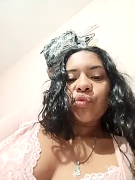 Snapshot of Amayavaldes chatting on November 24, 2025, 1:05 am Amayavaldes online show from November 24, 2025, 1:05 am