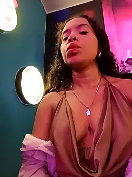 Snapshot of Amayavaldes chatting on November 11, 2025, 2:28 am Amayavaldes online show from November 11, 2025, 2:28 am