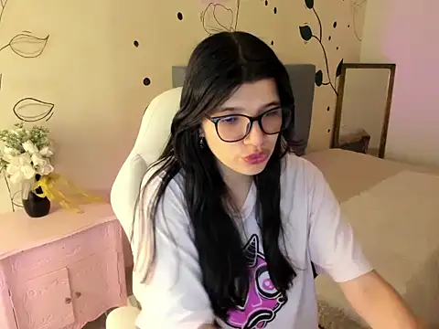 Snapshot of Gia_Brawn chatting on October 29, 2025, 11:20 am Gia Brawn online show from October 29, 2025, 11:20 am