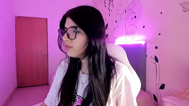 Snapshot of Gia_Brawn chatting on November 11, 2025, 11:38 am Gia Brawn online show from November 11, 2025, 11:38 am