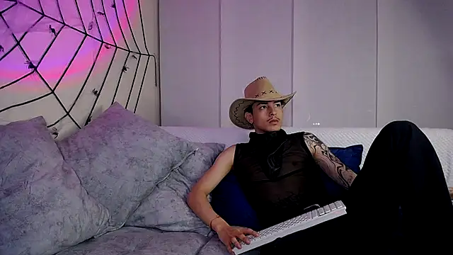  PandoyParker  online show from October 13, 2025, 3:52 am