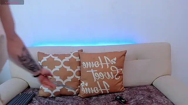 Snapshot of Leoo_Miller chatting on October 18, 2025, 9:17 pm Leoo Miller online show from October 18, 2025, 9:17 pm