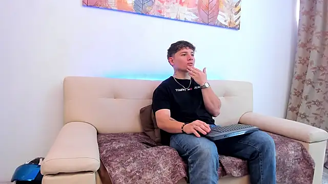 Snapshot of Leoo_Miller chatting on October 7, 2025, 8:43 pm Leoo Miller online show from October 7, 2025, 8:43 pm