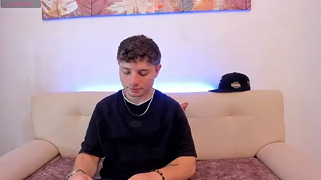 Snapshot of Leoo_Miller chatting on October 14, 2025, 9:15 pm Leoo Miller online show from October 14, 2025, 9:15 pm