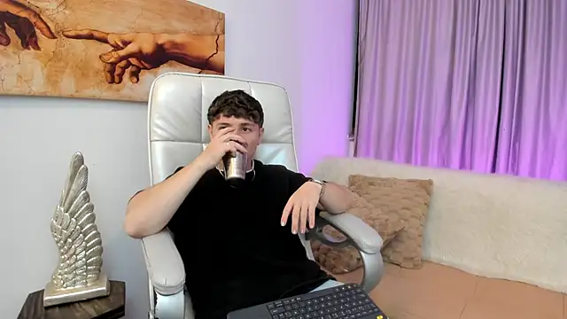 Snapshot of Leoo_Miller chatting on November 5, 2025, 4:26 am Leoo Miller online show from November 5, 2025, 4:26 am