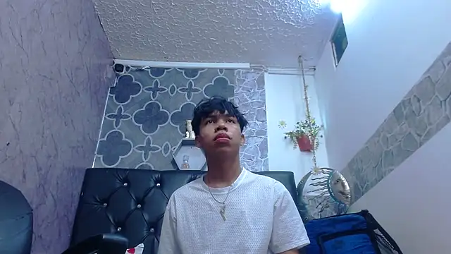 sexyboys cutex18 online show from April 18, 2026, 10:43 pm