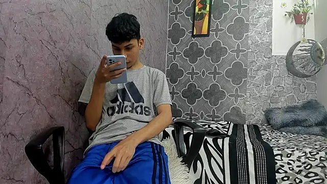 sexyboys cutex18 online show from February 14, 2026, 11:05 pm