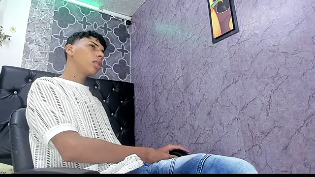 sexyboys cutex18 online show from March 12, 2026, 3:34 am