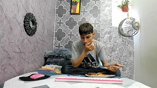 sexyboys cutex18 online show from December 21, 2025, 9:04 pm